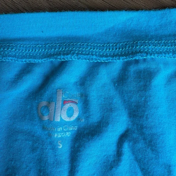 Alo Yoga Cool Fit V-neck Long Sleeve RN 37370 Athleisure Yoga Gym Blue Sz S EUC - Picture 2 of 5
